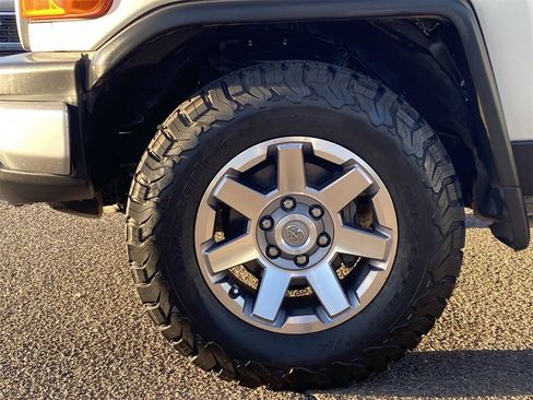 Used 2014 Toyota FJ Cruiser 4WD image 7