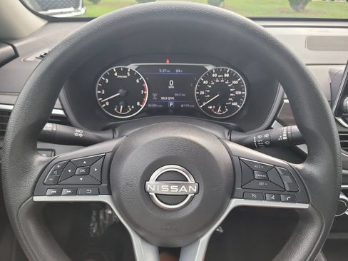 Used 2025 Nissan Altima 2.5 SV FWD image 28