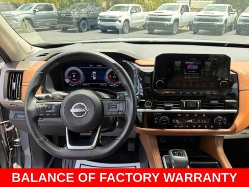 Used 2024 Nissan Pathfinder Platinum FWD image 19
