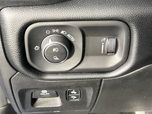 Used 2021 RAM 1500 Big Horn image 10