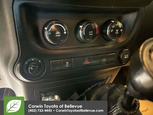 Used 2016 Jeep Wrangler Unlimited Rubicon image 20