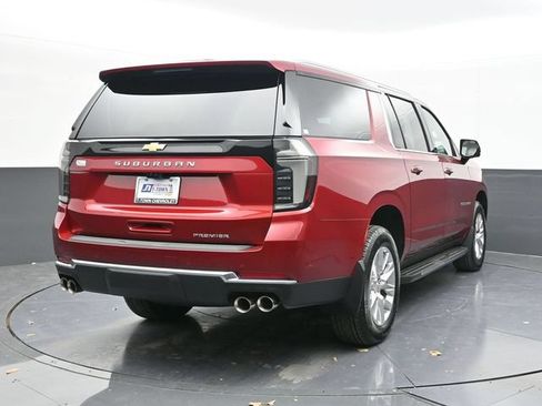 New 2025 Chevrolet Suburban Premier AWD/4WD image 9