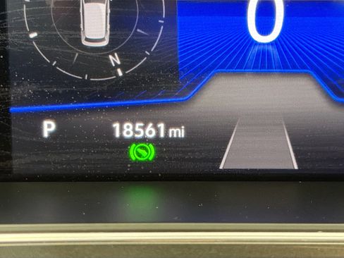 Used 2023 Volkswagen Tiguan SE w/ Panoramic Sunroof Package image 8