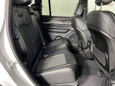 New 2026 Jeep Grand Cherokee Laredo image 30