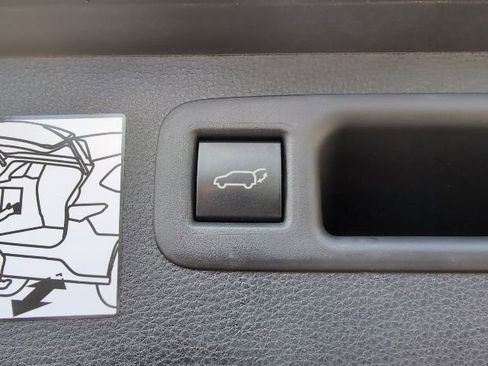 Used 2023 Toyota Highlander Limited image 34