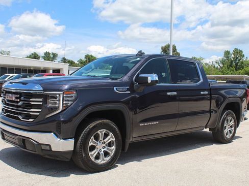 Used 2024 GMC Sierra 1500 SLT AWD/4WD image 2