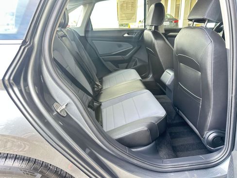 Used 2025 Volkswagen Jetta SE image 31