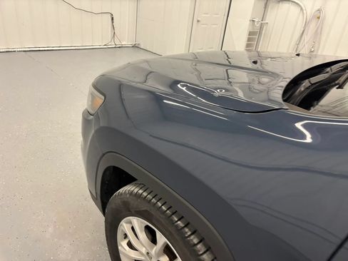 Used 2021 Jeep Cherokee Latitude FWD image 39
