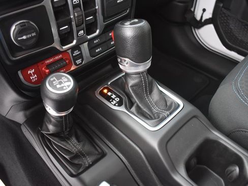 Used 2024 Jeep Wrangler Unlimited Rubicon 4xe w/ Technology Group AWD/4WD image 29