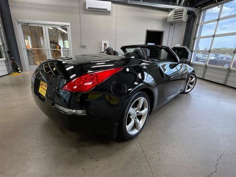 Used 2006 Nissan 350Z Grand Touring RWD image 29