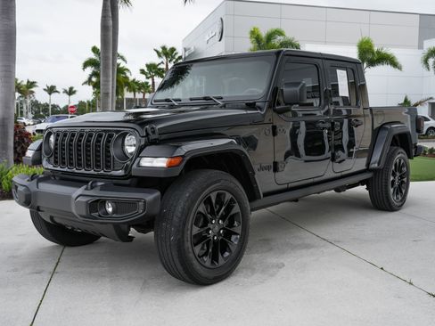 Used 2024 Jeep Gladiator Sport AWD/4WD image 5