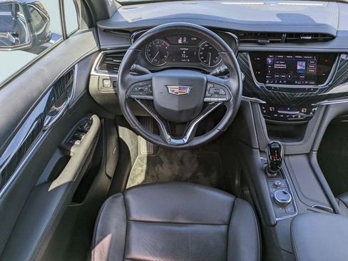 Used 2025 Cadillac XT6 Premium Luxury image 17