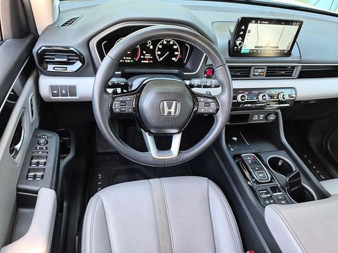 Used 2025 Honda Pilot Touring image 31