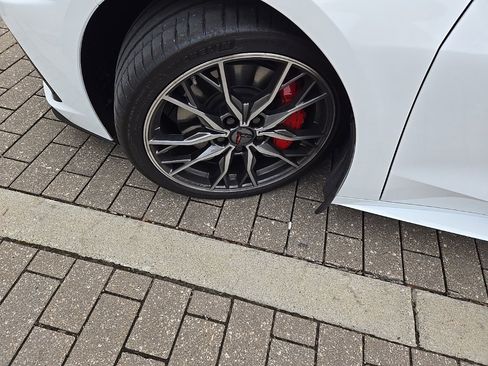 Used 2024 Chevrolet Corvette Stingray Premium Conv w/ Z51 Performance Package image 10