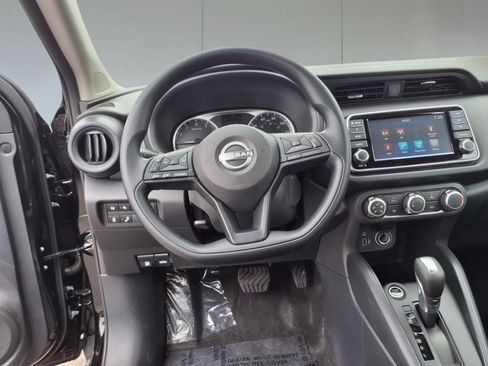 Used 2025 Nissan Kicks Play S image 11