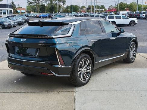 Used 2024 Cadillac Lyriq Luxury AWD/4WD image 5