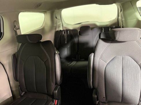 Used 2023 Chrysler Voyager LX FWD image 23