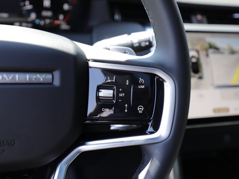 Certified 2025 Land Rover Discovery Sport Dynamic SE AWD/4WD image 24