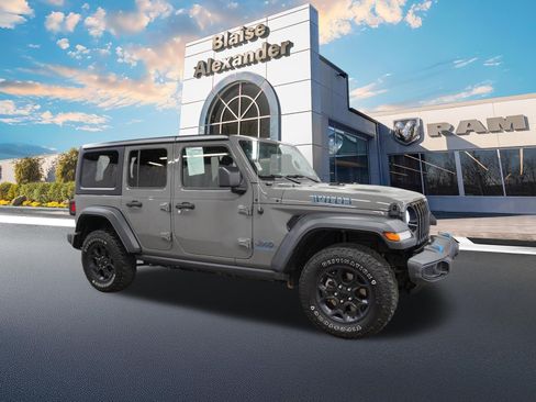 Used 2023 Jeep Wrangler Unlimited w/ Cold Weather Group AWD/4WD image 1