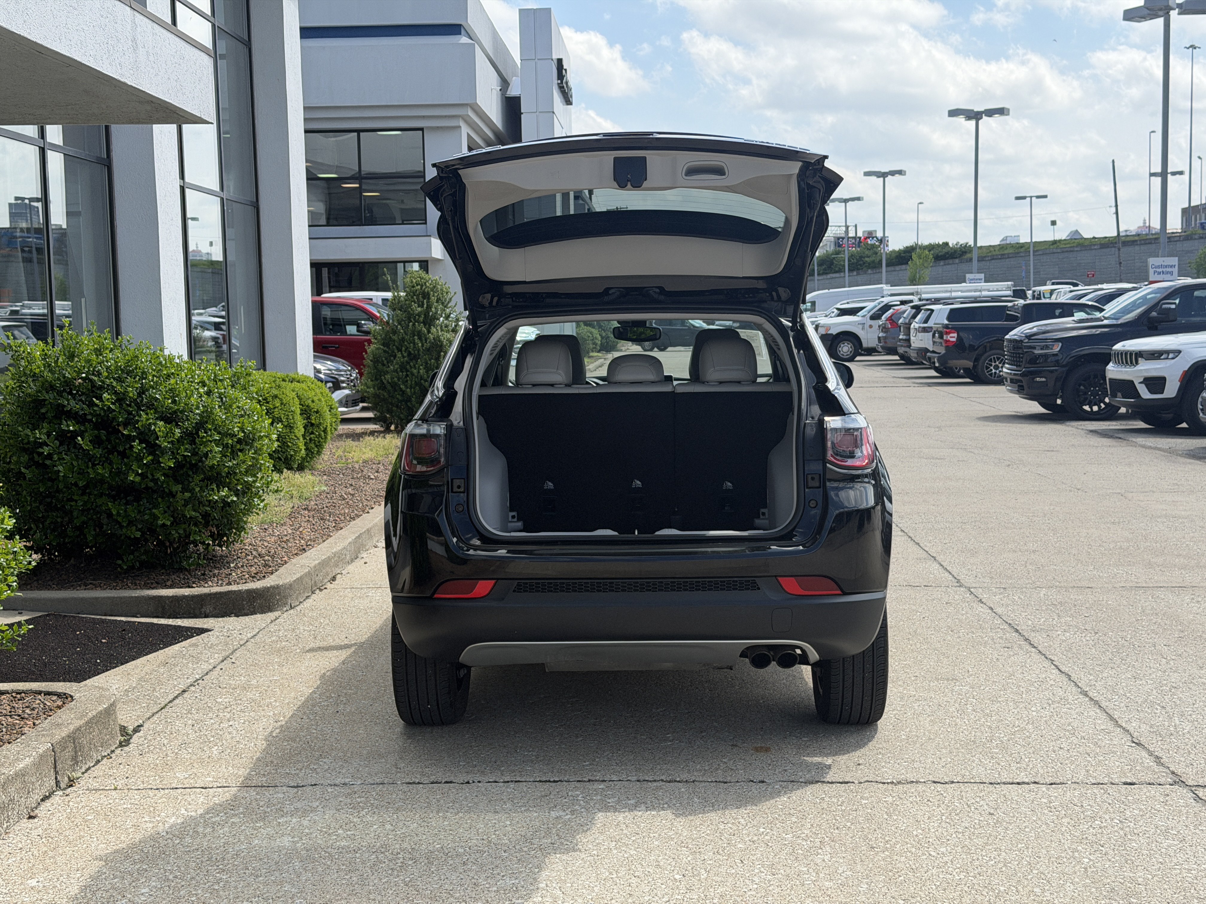 Used 2022 Jeep Compass Limited AWD/4WD image 11