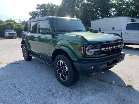 Used 2024 Ford Bronco Outer Banks AWD/4WD image 2