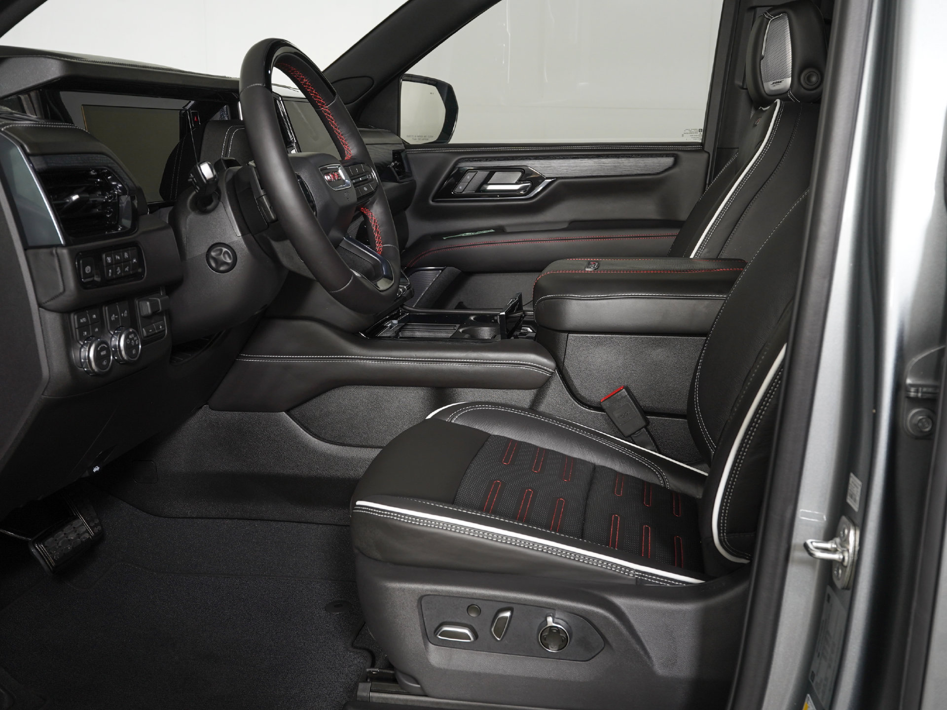 Used 2026 GMC Yukon AT4 Ultimate AWD/4WD image 16