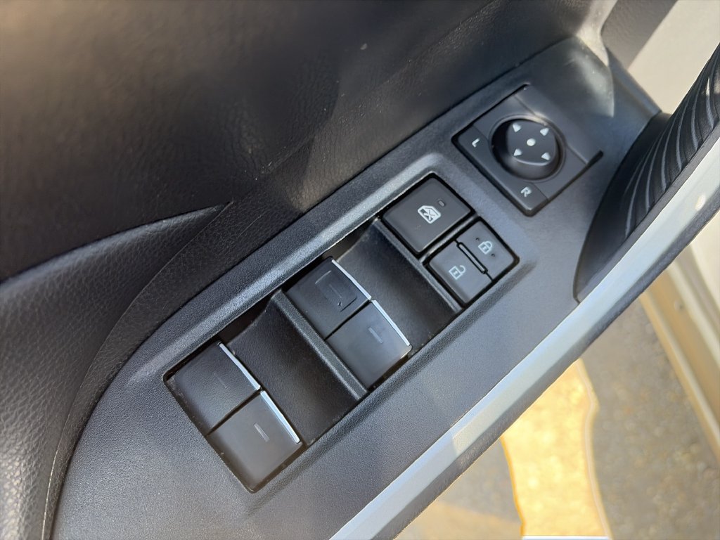 Used 2025 Toyota RAV4 XLE FWD image 16