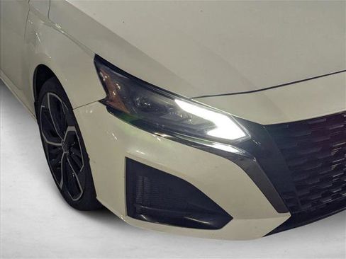 Used 2024 Nissan Altima 2.5 SR FWD image 7