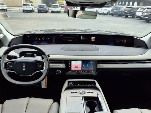 New 2026 Lincoln Navigator Reserve AWD/4WD image 10