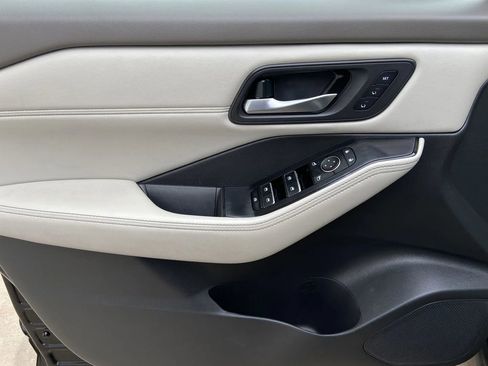 Used 2023 Nissan Rogue SL w/ SL Premium Package image 10