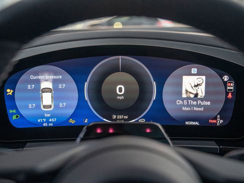 New 2026 Porsche Macan 4 Electric image 14