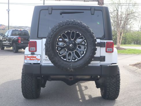 Used 2018 Jeep Wrangler Unlimited Sahara image 8