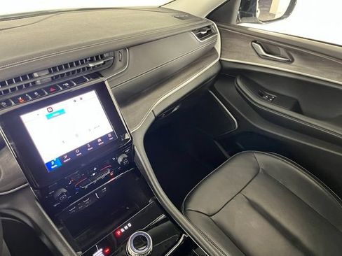Used 2022 Jeep Grand Cherokee Limited AWD/4WD image 35