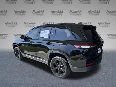 Used 2023 Jeep Grand Cherokee Limited w/ Black Appearance Package image 7