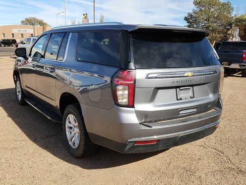 Used 2022 Chevrolet Suburban LT image 3