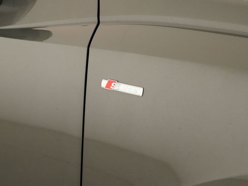 Certified 2025 Audi Q3 2.0T Premium w/ Convenience Package image 37