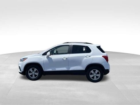 Used 2020 Chevrolet Trax LT FWD image 2