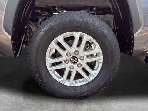 Used 2022 Toyota Tundra SR5 w/ SR5 Convenience Package AWD/4WD image 22