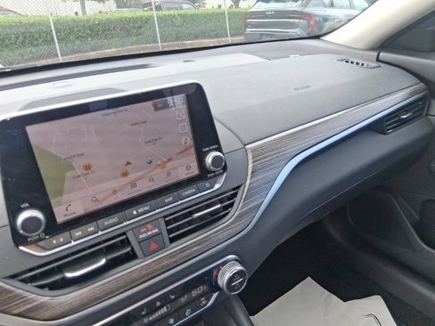 Used 2019 Nissan Altima 2.5 Platinum AWD/4WD image 14