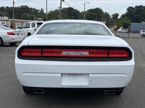 Used 2013 Dodge Challenger SXT RWD image 7