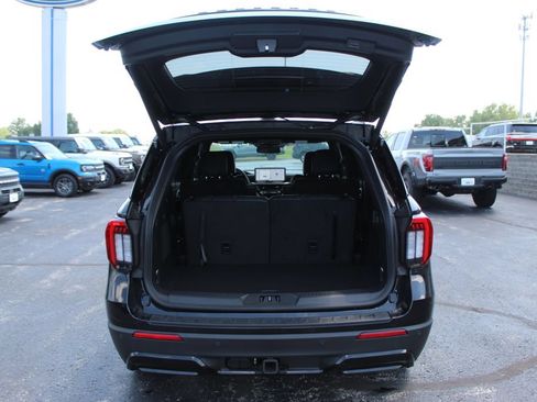 New 2026 Ford Explorer ST-Line w/ ST-Line Street Pack AWD/4WD image 18