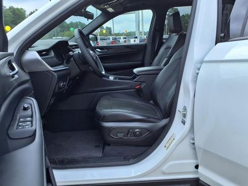 New 2025 Jeep Grand Cherokee L Altitude image 13