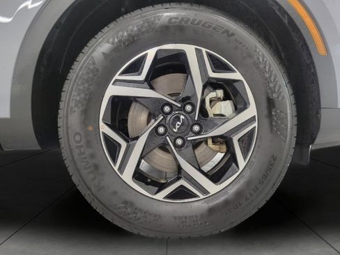 Used 2025 Kia Sportage LX image 3
