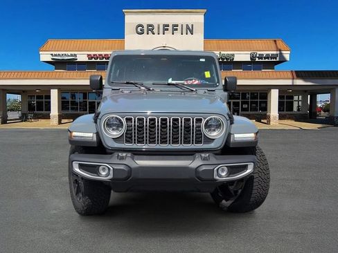 Used 2025 Jeep Wrangler Unlimited Sahara AWD/4WD image 12