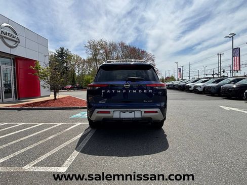 Used 2023 Nissan Pathfinder SL AWD/4WD image 18
