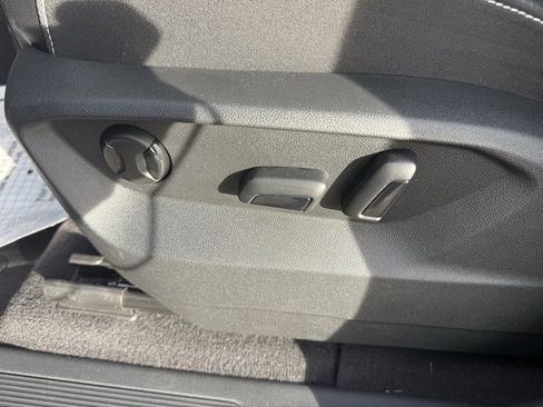 Used 2024 Volkswagen Atlas SE image 16