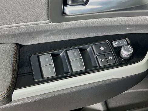 New 2026 Toyota Sienna Platinum image 16