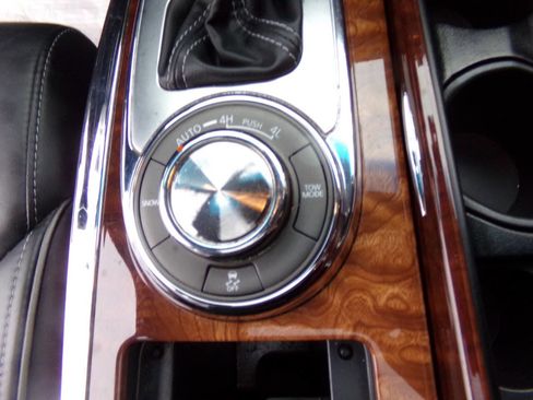 Used 2015 INFINITI QX80 4WD w/ Deluxe Technology Package image 43