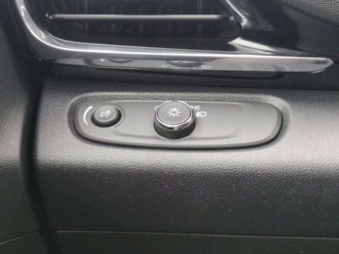 Used 2025 Buick Envista Sport Touring image 17