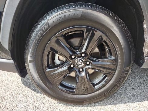 Used 2021 Toyota RAV4 XLE FWD image 26